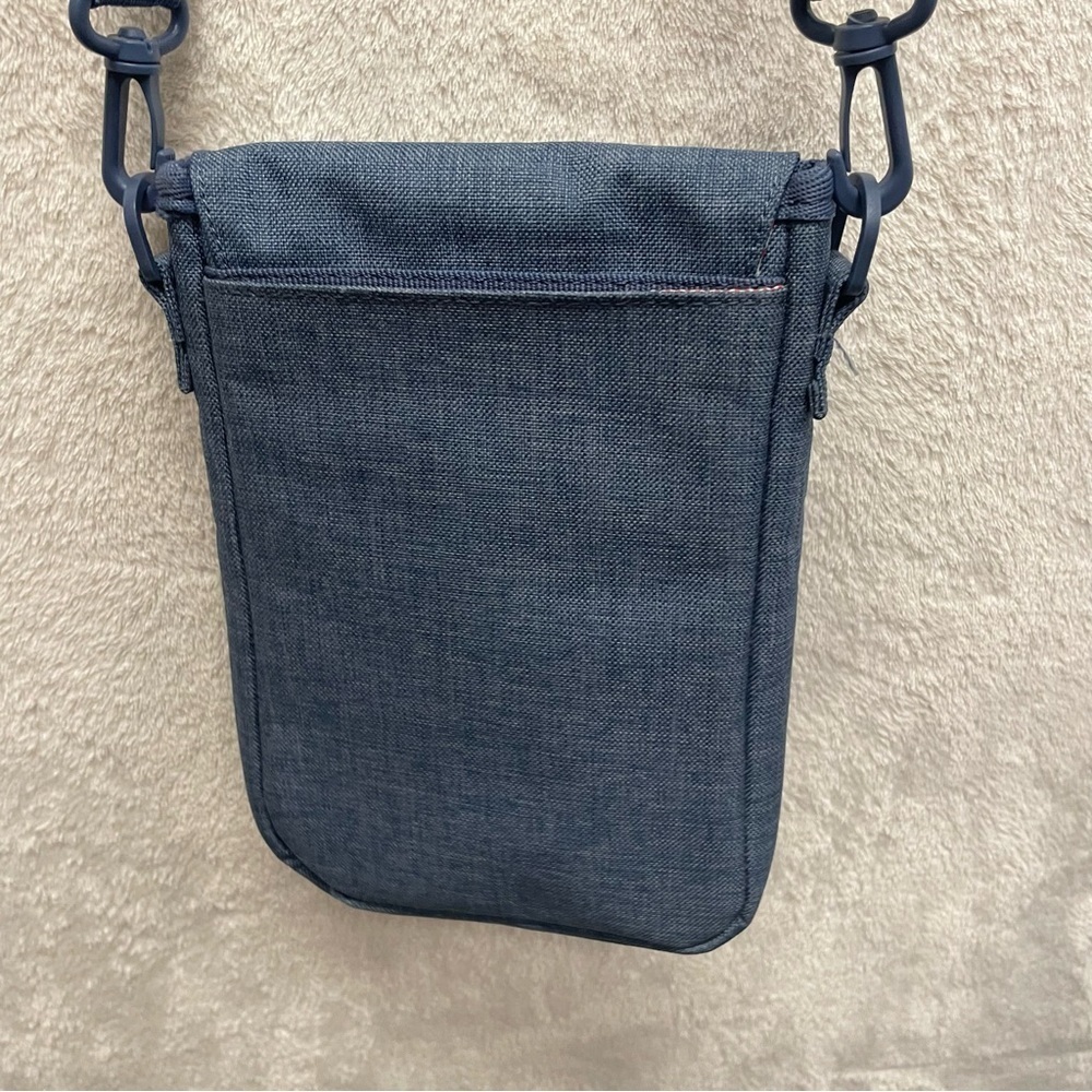 Herschel Pender sleeve crossbody bag blue fleece lined - Picture 8 of 9